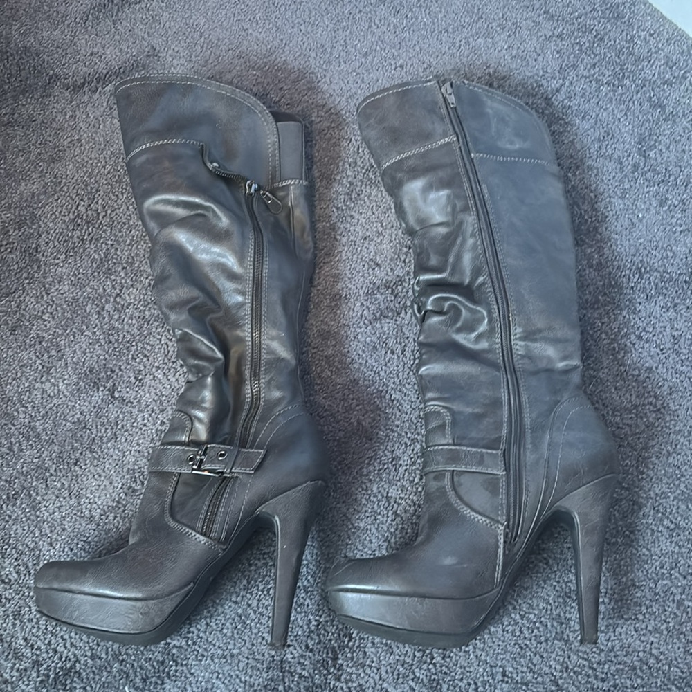 High platform boots - Picture 2 of 3